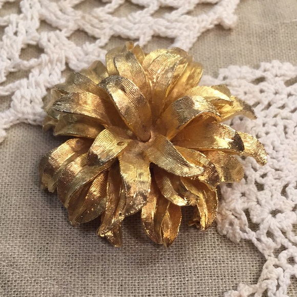 Vintage Flower Brooch Pin Stacked Petal Design - Picture 5 of 8